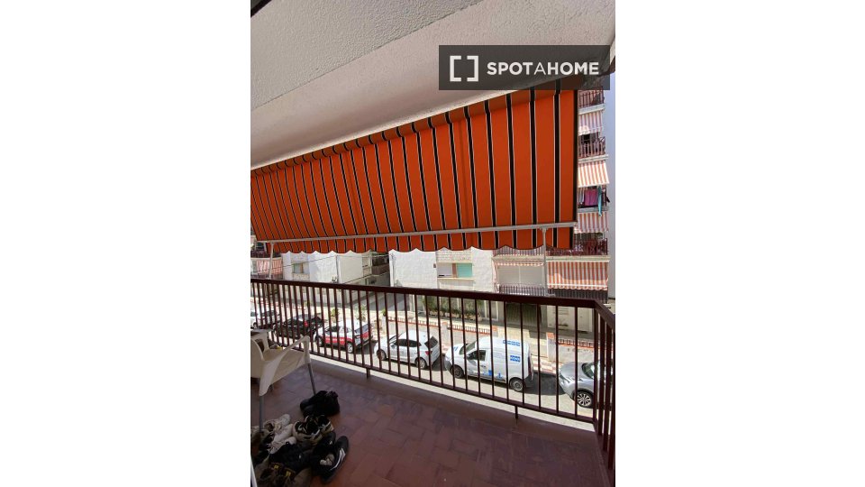 Double room Barcelona, 3 beds, 12m² — photo 1