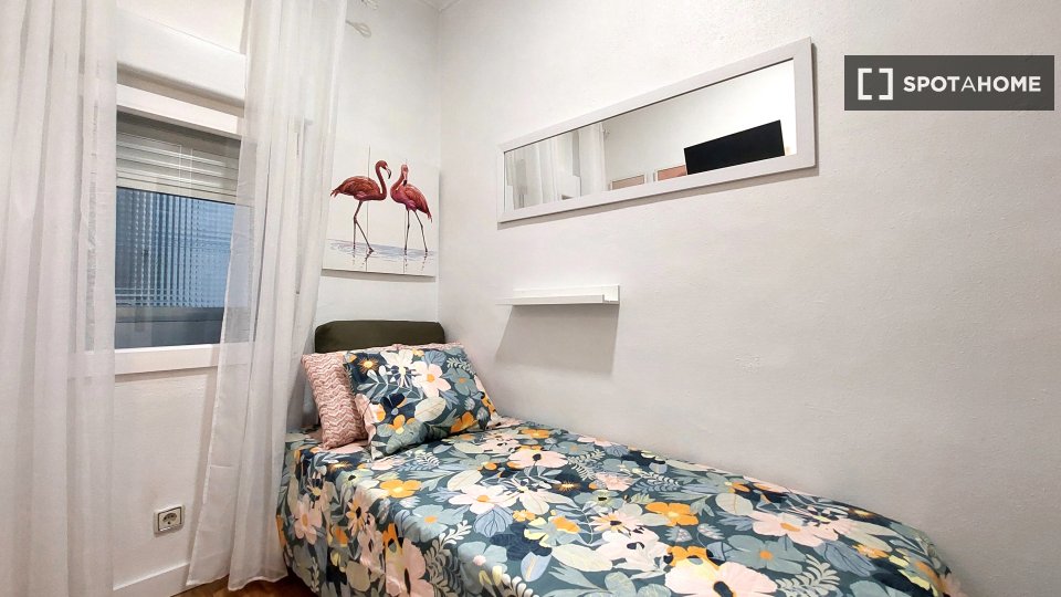 Double room Madrid, 4 beds, 61m² — photo 18
