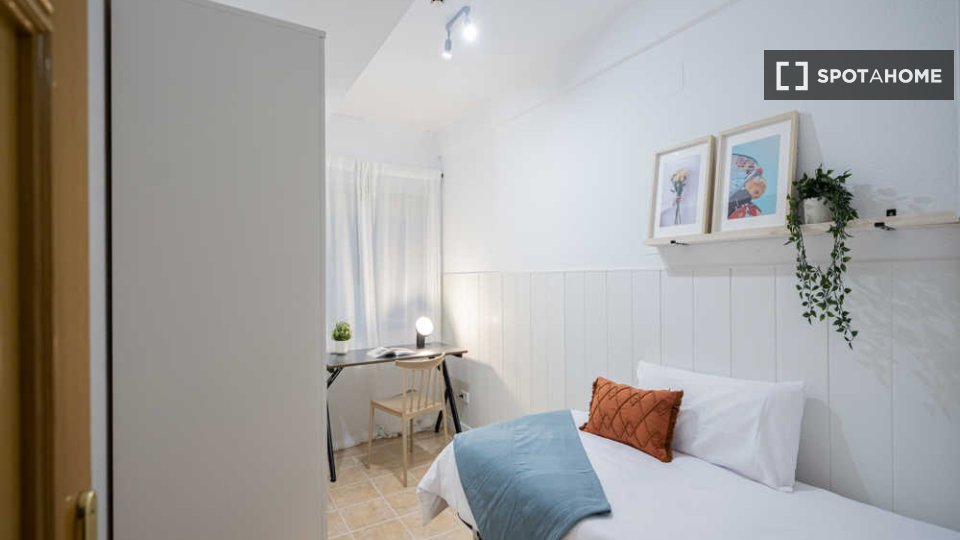 Double room Madrid, 25 beds — photo 71