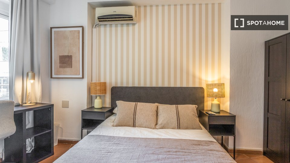 Double room Alicante, 8 beds, 200m² — photo 2