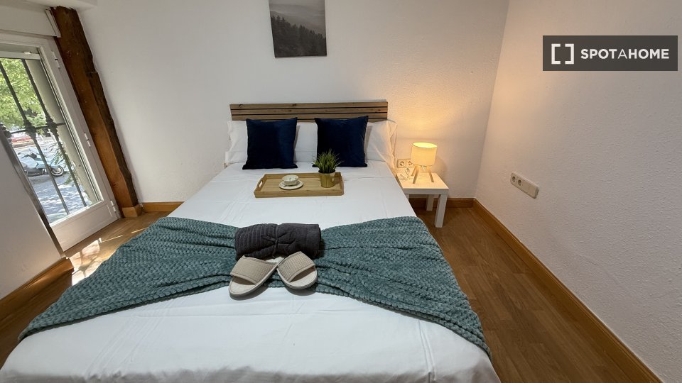 Double room Madrid, 6 beds — photo 2