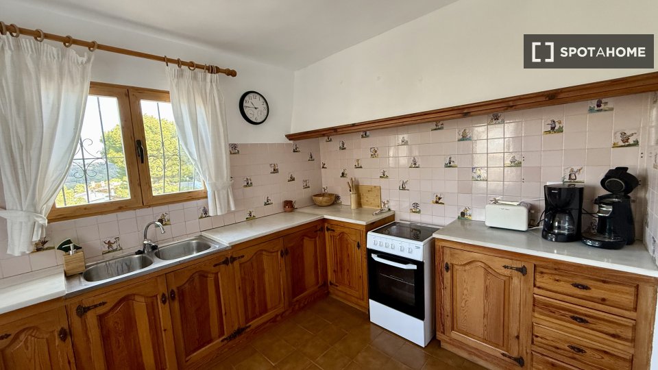 Apartment Alicante, 4 beds — photo 15