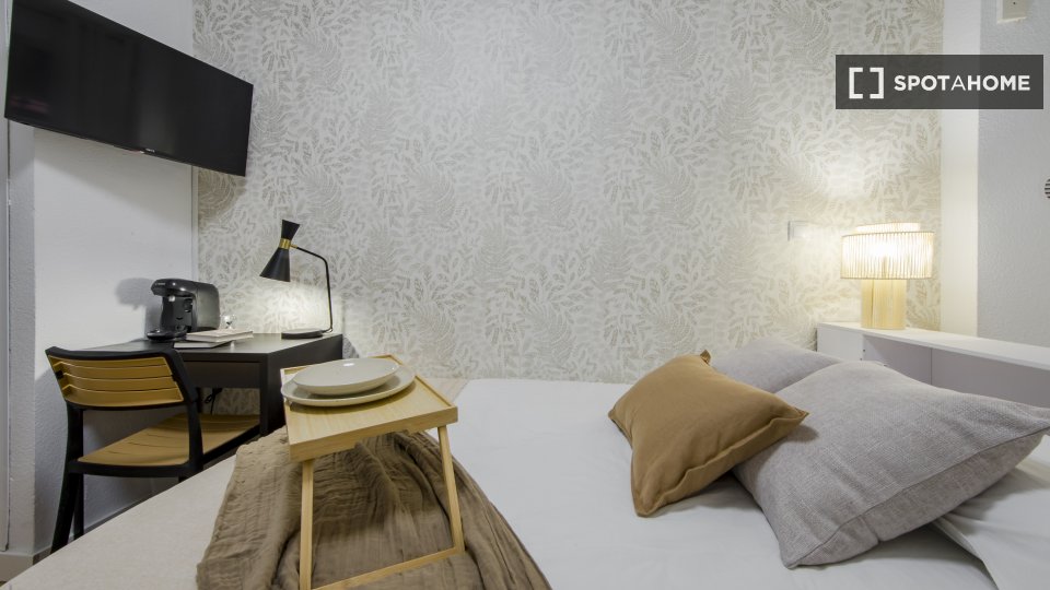 Double room Madrid, 5 beds, 130m² — photo 11