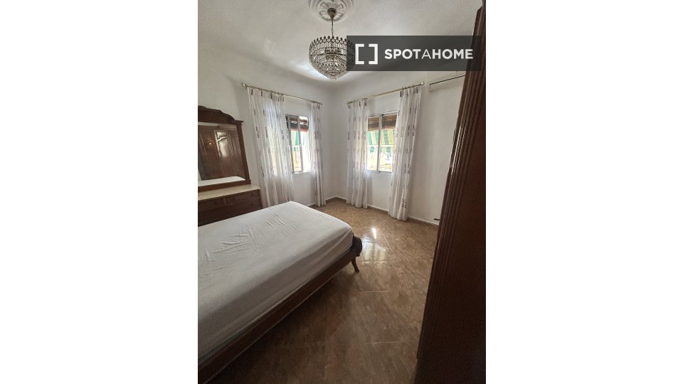 Double room Granada, 1 bed, 77m² — photo 3
