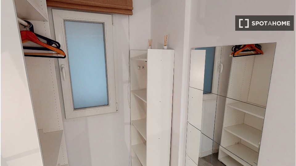 Double room Madrid, 5 beds, 150m² — photo 24
