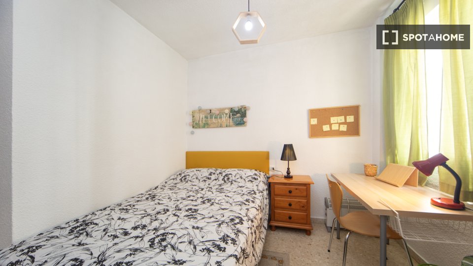 Double room Granada, 4 beds — photo 17