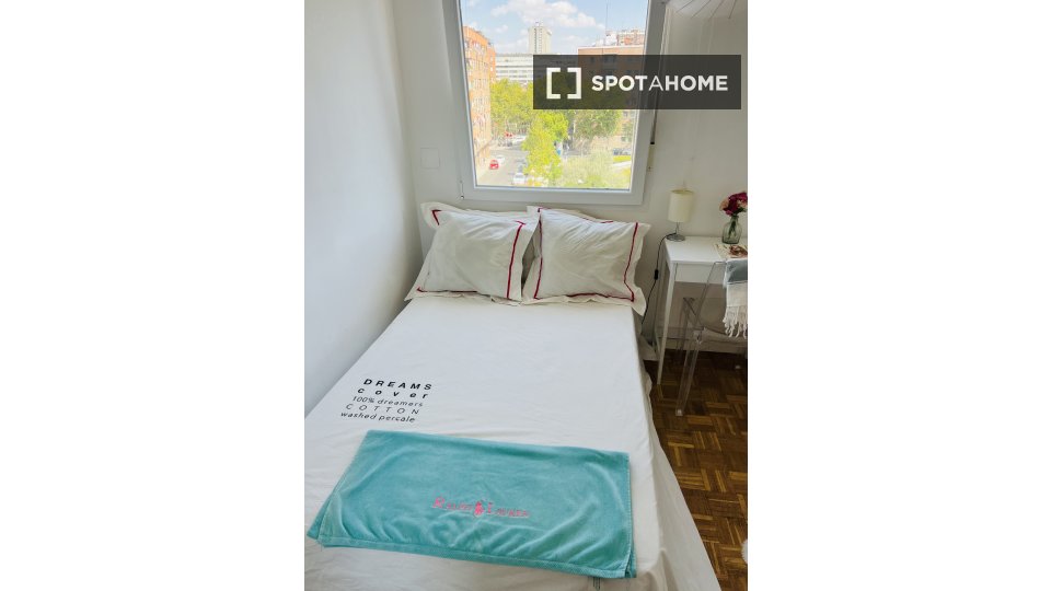 Double room Madrid, 4 beds, 120m² — photo 22