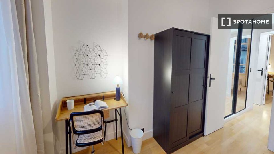 Double room Paris, 6 beds, 150m² — photo 3