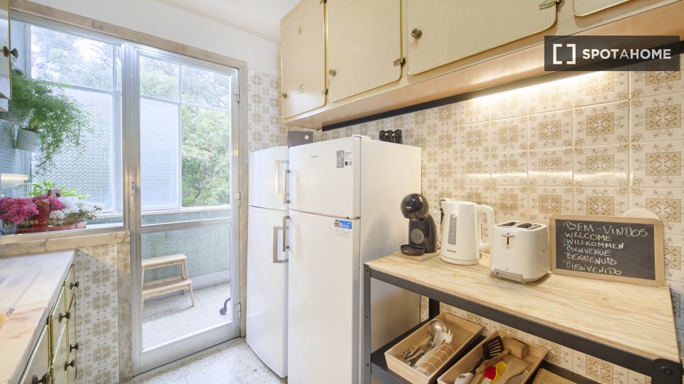 Double room Lisbon, 4 beds — photo 10