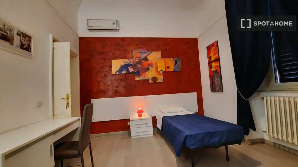 Double room Rome, 3 beds — photo 24