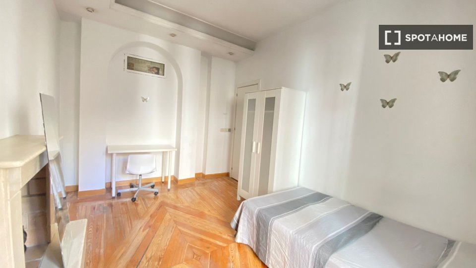 Double room Madrid, 7 beds, 180m² — photo 38