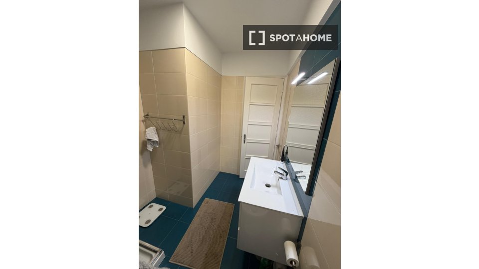 Double room Lisbon, 2 beds — photo 9