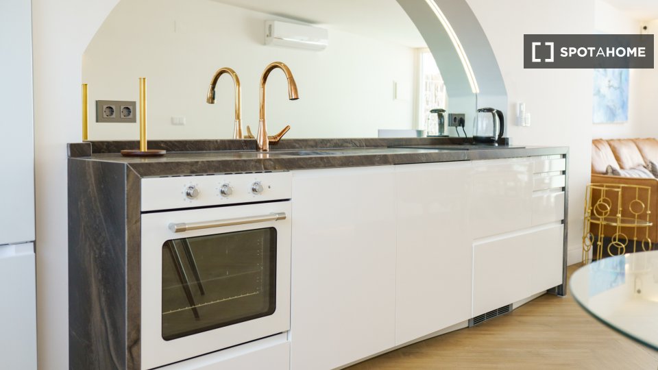 Apartment Lisbon, 2 beds, 100m² — photo 16