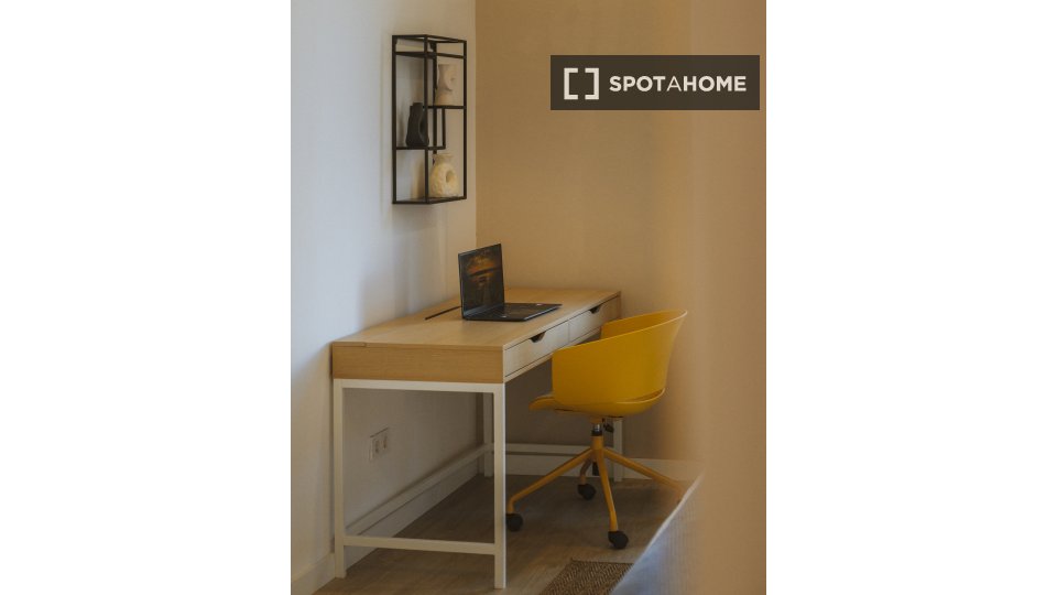 Double room Barcelona, 10 beds, 210m² — photo 12