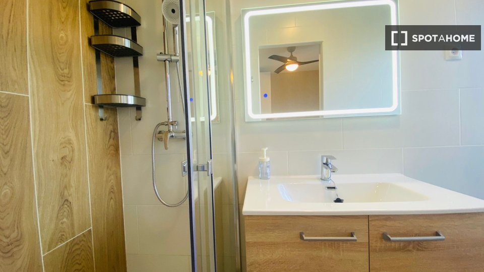 Double room Madrid, 4 beds — photo 2