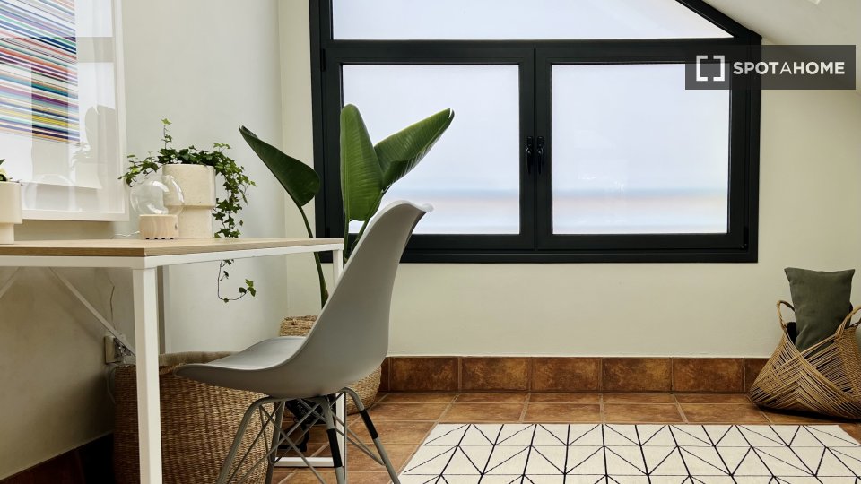 Double room Santa_Cruz_De_Tenerife, 1 bed, 188m² — photo 18