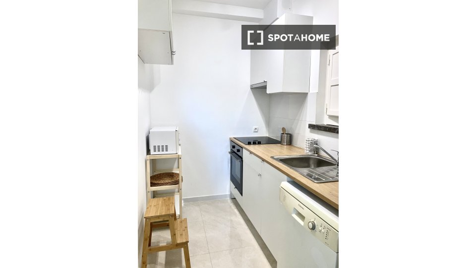 Double room Lisbon, 2 beds — photo 10