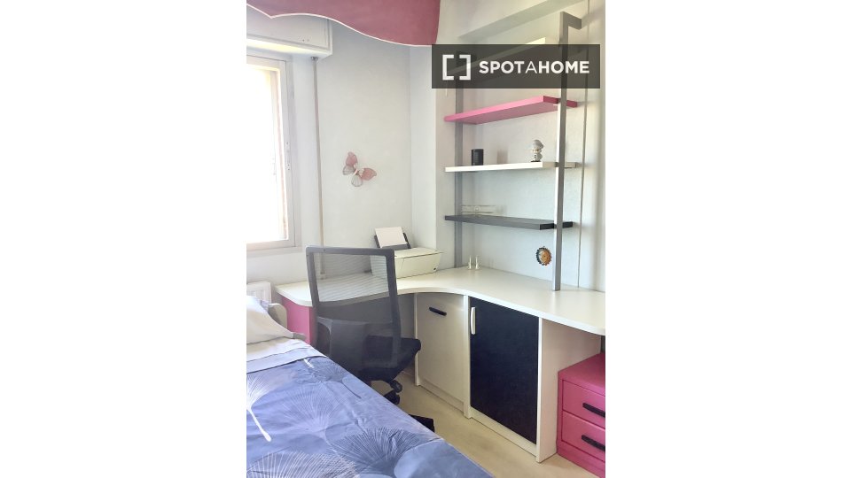 Double room Madrid, 4 beds, 100m² — photo 9