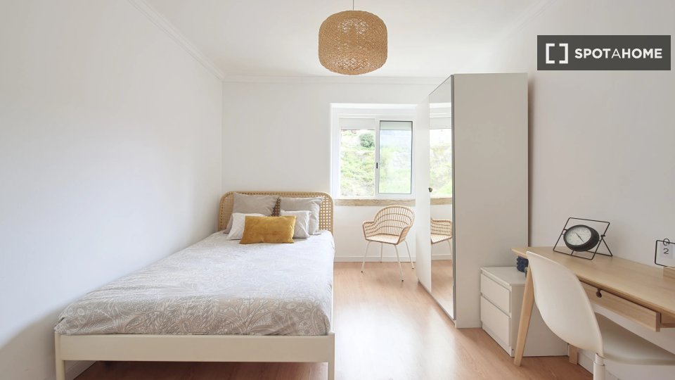 Double room Lisbon, 4 beds — photo 10