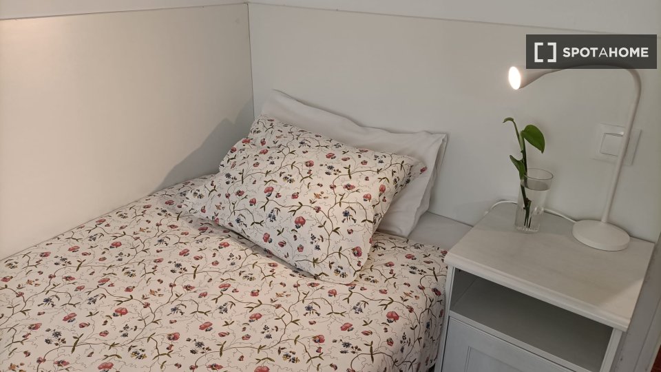 Double room Barcelona, 3 beds, 140m² — photo 1