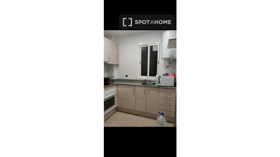 Double room Barcelona, 3 beds, 74m² — photo 14