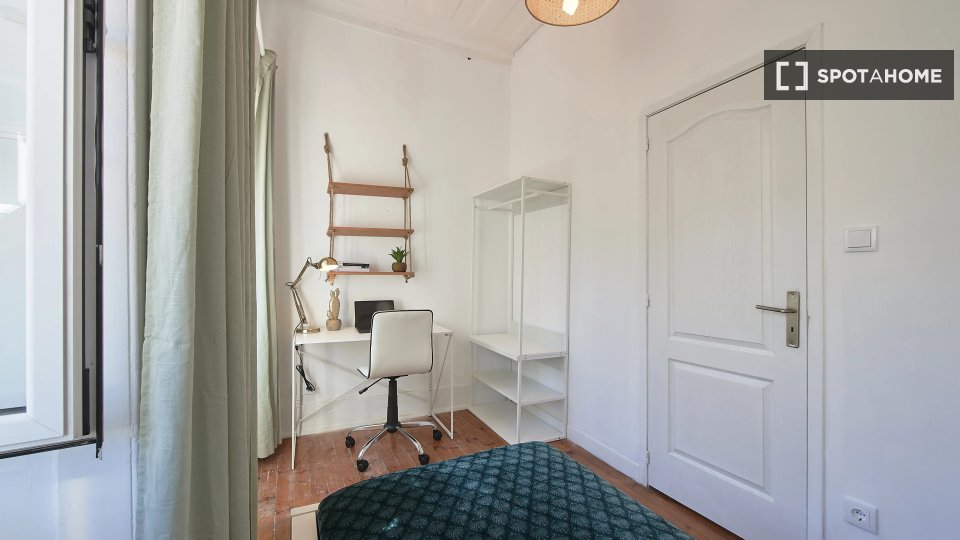 Double room Lisbon, 13 beds — photo 12