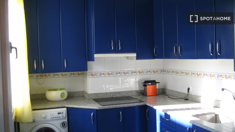 Double room Madrid, 5 beds, 150m² — photo 2