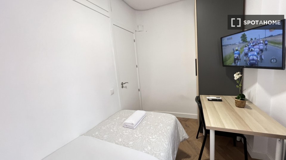 Double room Madrid, 4 beds, 90m² — photo 12