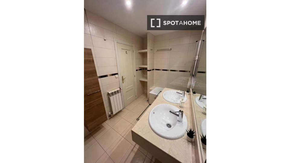 Double room Madrid, 6 beds — photo 4