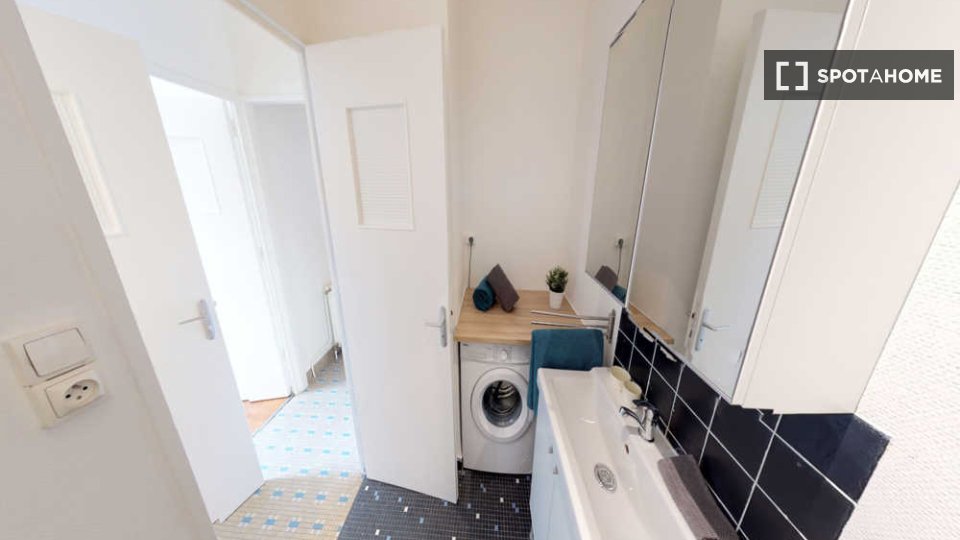 Double room Lyon, 5 beds, 70m² — photo 9