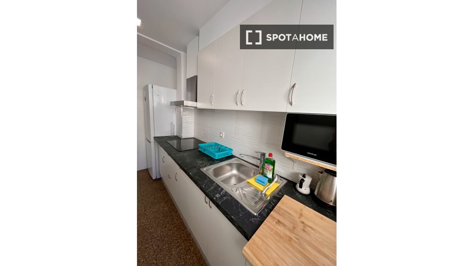 Double room Valencia, 2 beds, 85m² — photo 18
