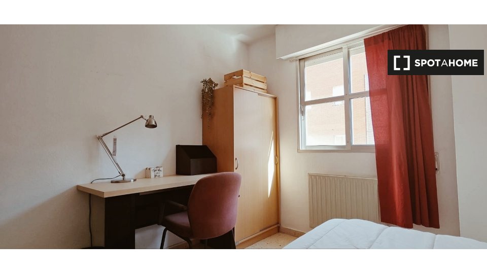 Double room Madrid, 5 beds, 80m² — photo 5