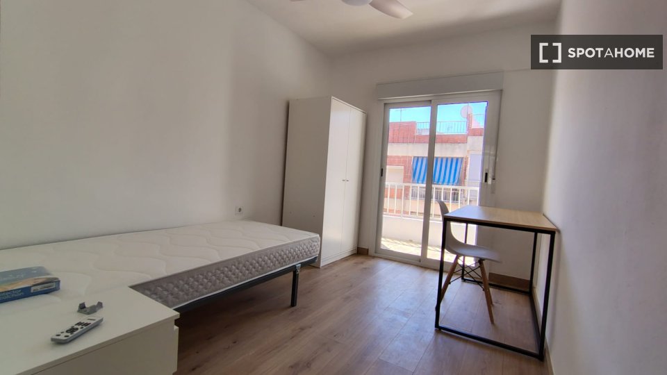 Habitación en piso compartido en Silla