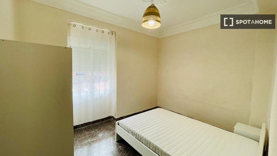 Apartment Valencia, 3 beds, 69m² — photo 17
