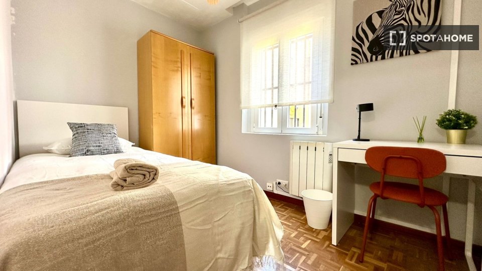 Habitación en apartamento compartido de 3 habitaciones en San Diego.