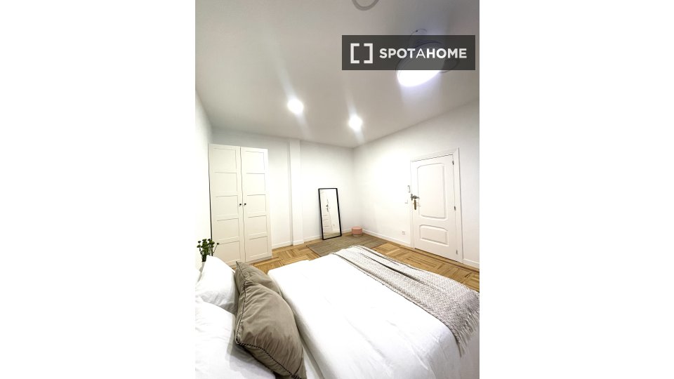 Double room Madrid, 6 beds — photo 17