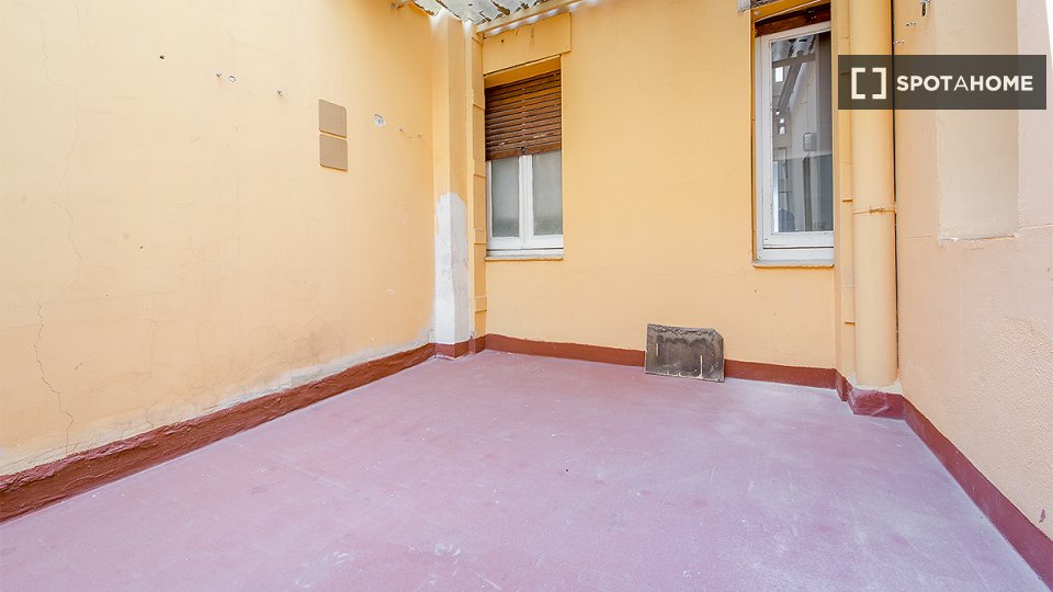 Double room Madrid, 8 beds, 200m² — photo 2