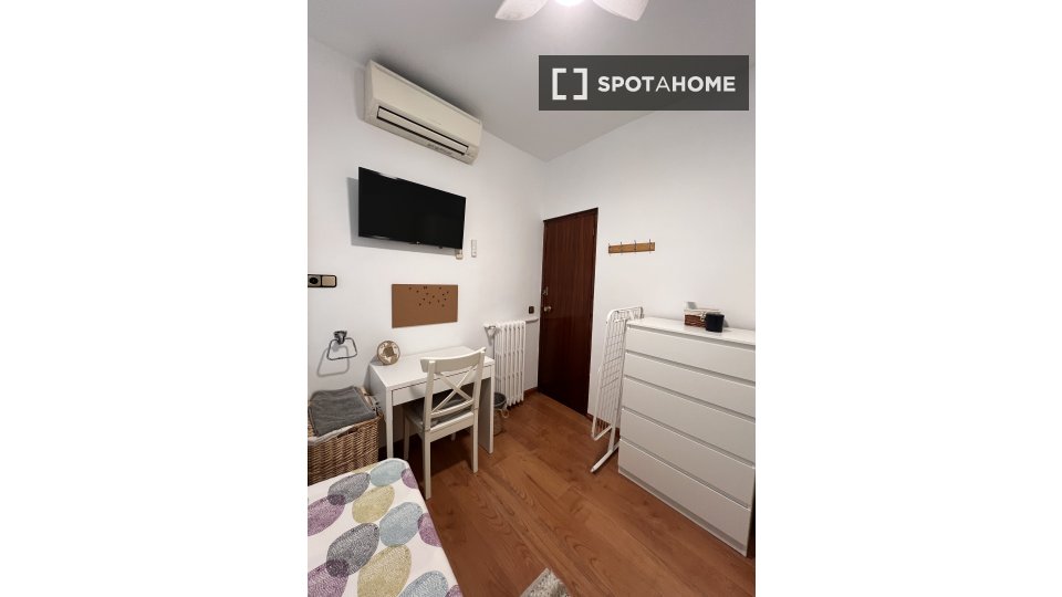 Double room Madrid, 8 beds, 275m² — photo 23