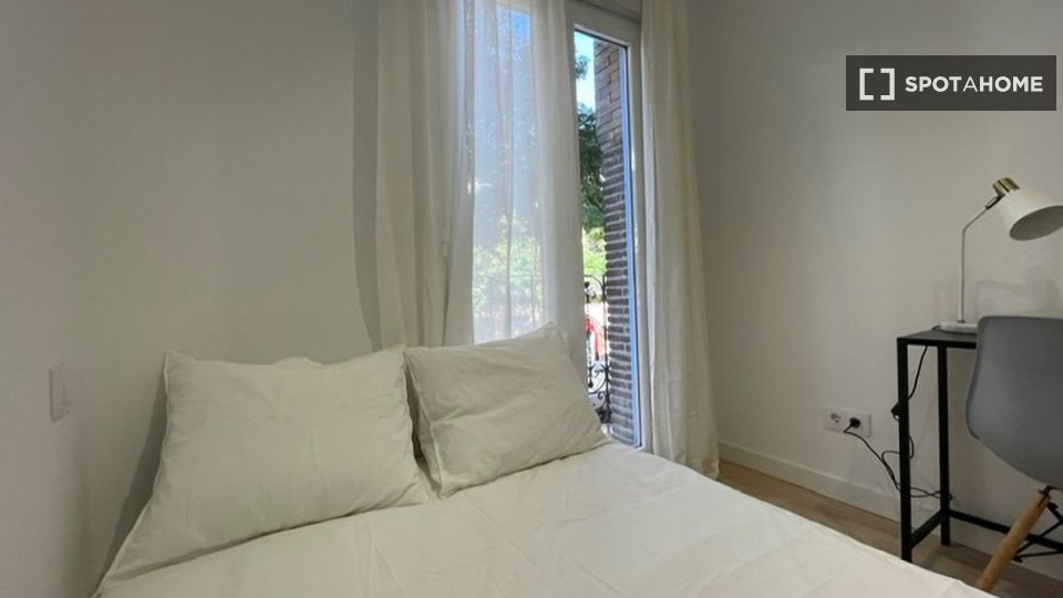 Double room Madrid, 12 beds — photo 16