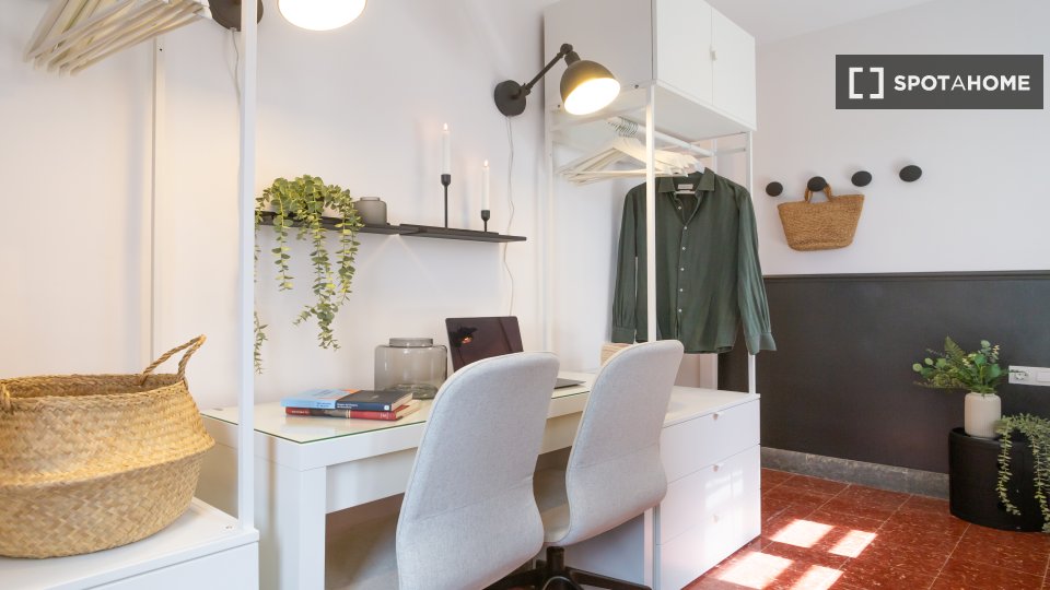Double room Barcelona, 16 beds, 380m² — photo 1