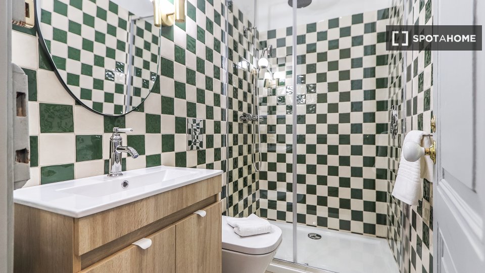 Double room Lisbon, 6 beds — photo 8
