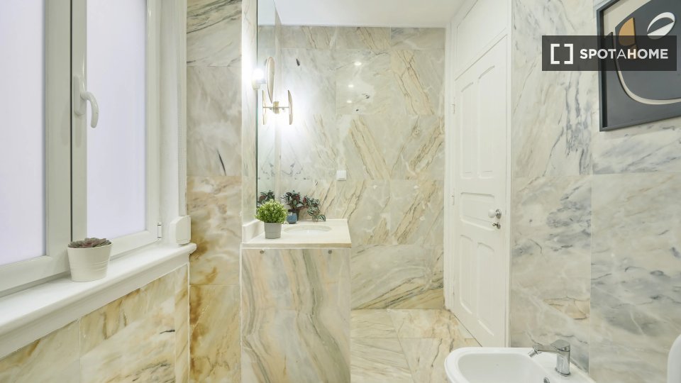 Double room Lisbon, 5 beds — photo 12