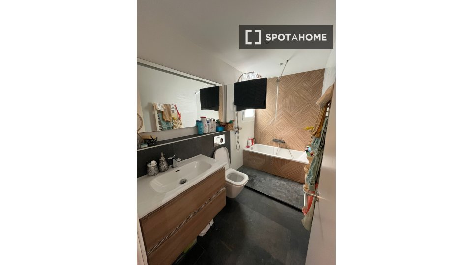 Double room Barcelona, 3 beds, 83m² — photo 6
