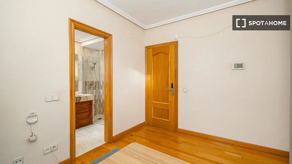 Double room Madrid, 10 beds — photo 9