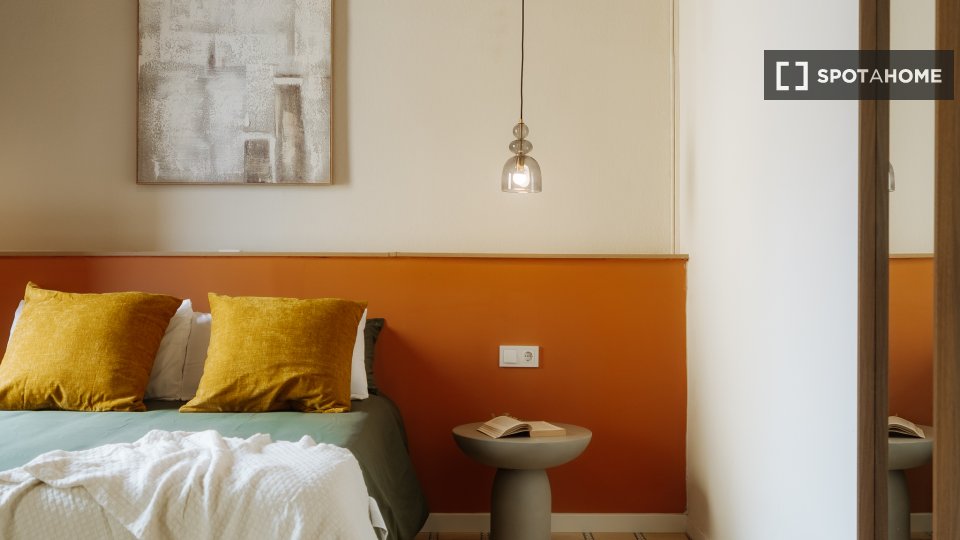 Double room Barcelona, 3 beds, 90m² — photo 3