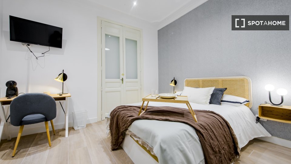 Camera in appartamento condiviso con 9 posti letto, Recoletos, Madrid - in Madrid