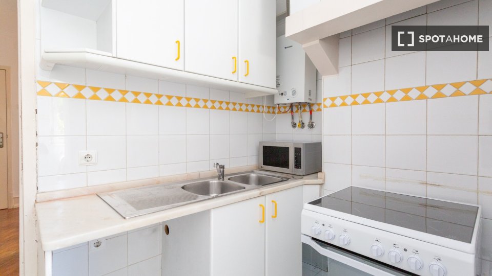 Double room Lisbon, 4 beds — photo 9