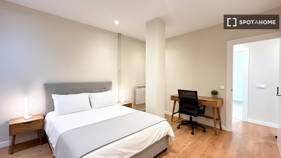 Double room Madrid, 7 beds, 180m² — photo 15