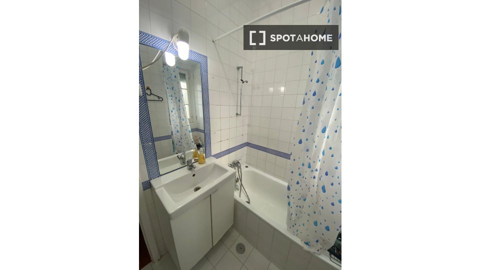 Double room Lisbon, 4 beds — photo 16