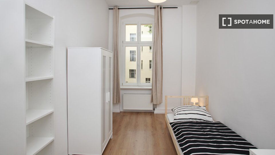 Double room Berlin, 5 beds, 101m² — photo 3